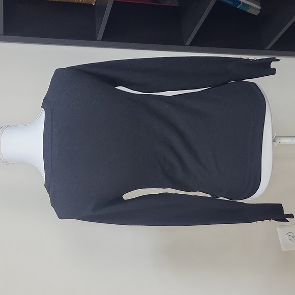 ACTIVE USA Black Viscose Blend Gold Tone Button Cuff Detail V-Neck Sweater - Picture 8 of 12